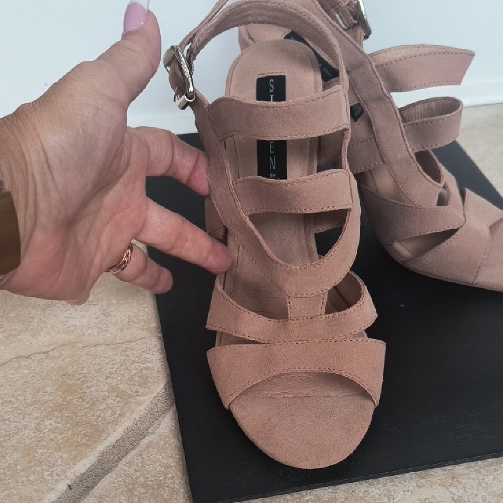 Seven7 Women's Tan Strappy Sandals